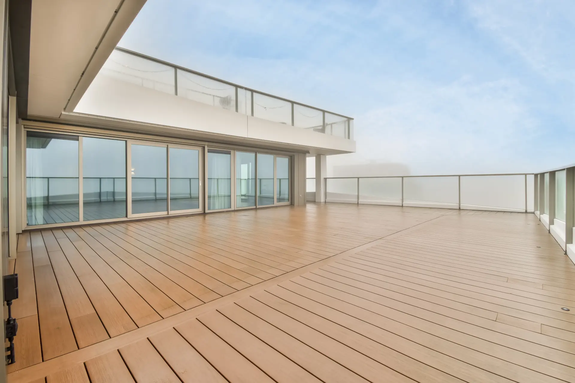 Deski tarasowe drewniane i kompozytowe